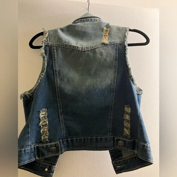 Llove Denim Pearl and Rhinestone sleeveless vest Women’s Medium - Picture 2 of 7